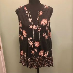 Lucky Brand Women’s V-neck floral blouse-NWT